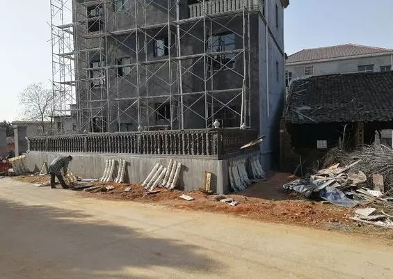 【自建房案例】網(wǎng)友30萬(wàn)蓋三層自建房，建成效果讓鄰居紛紛仿建！