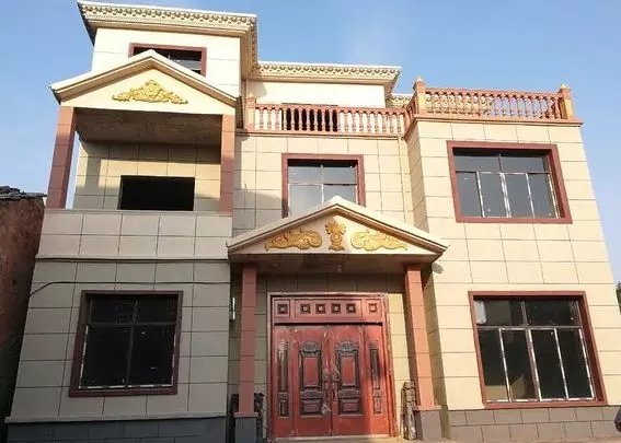 【自建房案例】網(wǎng)友30萬(wàn)蓋三層自建房，建成效果讓鄰居紛紛仿建！