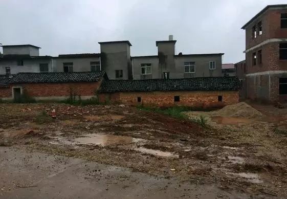 【自建房案例】網(wǎng)友30萬(wàn)蓋三層自建房，建成效果讓鄰居紛紛仿建！