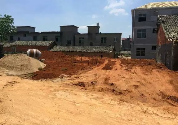【自建房案例】網(wǎng)友30萬(wàn)蓋三層自建房，建成效果讓鄰居紛紛仿建！