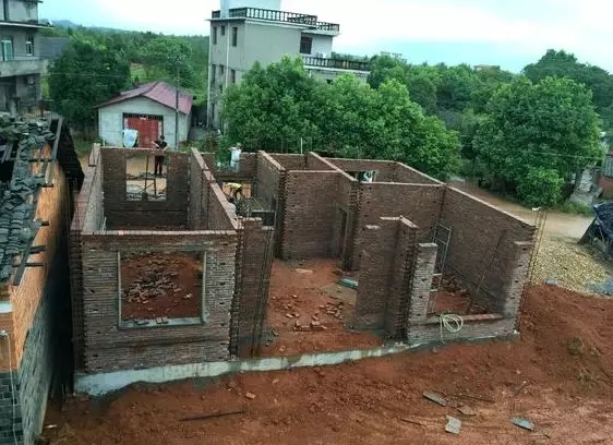 【自建房案例】網(wǎng)友30萬(wàn)蓋三層自建房，建成效果讓鄰居紛紛仿建！