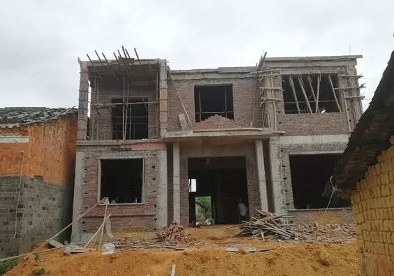 【自建房案例】網(wǎng)友30萬(wàn)蓋三層自建房，建成效果讓鄰居紛紛仿建！